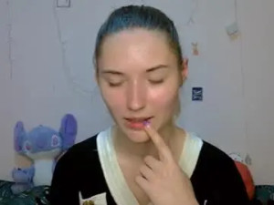 Play the uncensored video called _kikiclark_ Cam porn model from chaturbate