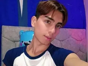 Enjoy watching full clip of Owenblue18, 21 years old, brown hair male