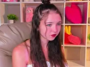 Play complete clip of Amanda-reedd Cam porn model from camsoda