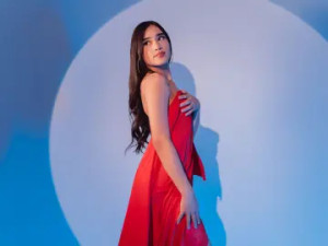 Play uncut movie called HannahCoopers, 18 years old, brunette hair trans