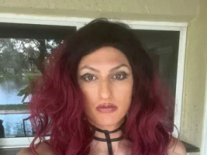 Play complete clip of SissyVikki, 35 years old, trans