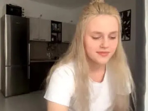 Enjoy watching the HD scene of Vinitadimario Cam porn model from chaturbate