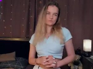 View complete video of Moonperedz Cam porn model from chaturbate