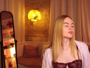 Enjoy watching HD movie of SnowwBarbie Cam porn model from bongacams
