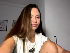 Play the uncut video named Lillatringham Cam porn model from chaturbate