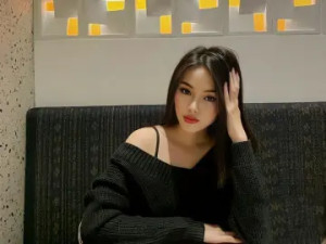 View the HD clip called AelinLux, 22 years old, brunette hair trans