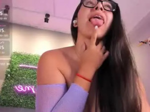 Enjoy watching uncut scene titled Haze_vibes Cam porn model from chaturbate