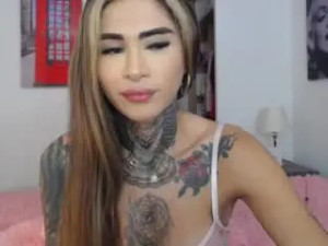 Watch this uncensored video of CristalHugeX, brunette hair trans