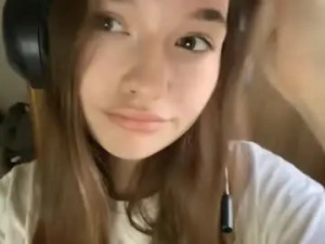 Stream this hardcore movie called Vergiezaic Cam porn model from chaturbate