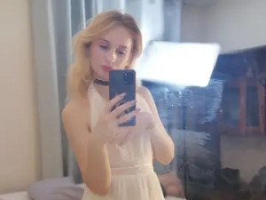 Play this uncut movie of BellaLeila, 18 years old, blonde hair trans