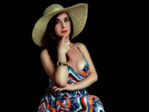 Watch this complete scene named MaryPaula, 39 years old, brunette hair trans