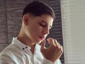 View this uncut video named DanielJoestar, 21 years old, brunette hair male