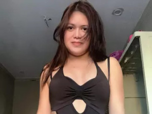 Play the complete video named MistressMikka, 22 years old, brunette hair trans