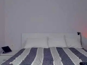 Stream uncut scene of Miakhallirae Cam porn model from camsoda