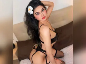 Stream the full scene of AliciaMolly, 23 years old, brown hair trans