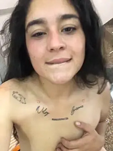 Play uncut video of Solange_111 Cam porn model from stripchat