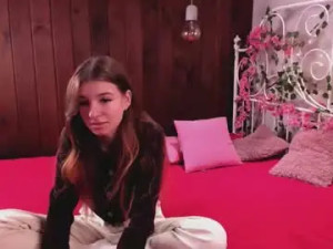 Play the complete clip called Lyndsaymcghan Cam porn model from chaturbate