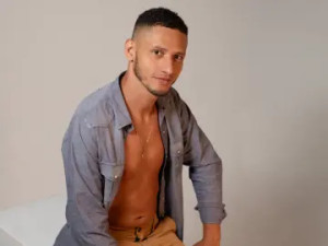 Enjoy watching this full scene of GabrielDraven, 32 years old, brown hair male