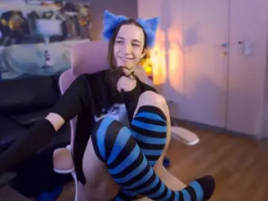 Play HD movie named SilenaMuse, 19 years old, brown hair trans
