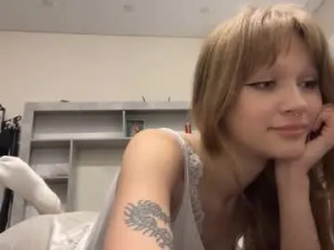 View uncut scene named Lucykeely Cam porn model from chaturbate