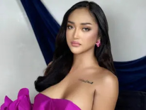 Play this full scene named BellaDaza, 24 years old, brunette hair trans
