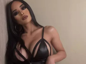 Play uncensored scene titled SamanthaPerth, 25 years old, brunette hair trans