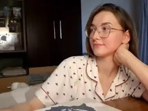 Play the uncensored clip of Roxannemedicus Cam porn model from chaturbate