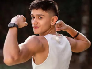 View HD clip named LoganDreamerr, 20 years old, brunette hair male