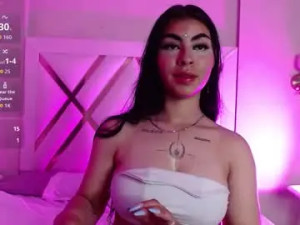 View the uncut scene of Skylarblade Cam porn model from chaturbate