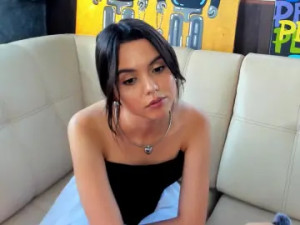 Enjoy watching the hardcore movie called Ur_emellly Cam porn model from cam4