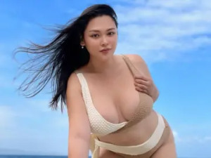 Stream the full scene named AngelSoiya, 24 years old, brunette hair trans