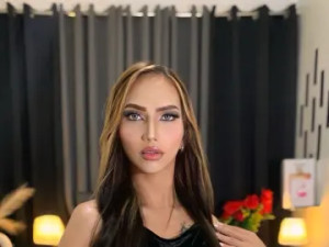 Play this complete scene of SelenaRosario, 27 years old, trans