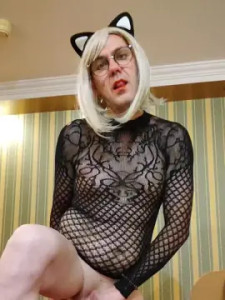 Enjoy watching the uncut scene of Qooghj, 45 years old, trans