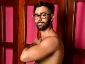 Play full scene of CoryDuncan, 25 years old, brunette hair male