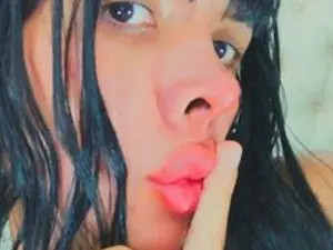 View this uncensored scene of Ariel_22, 20 years old, brunette hair trans