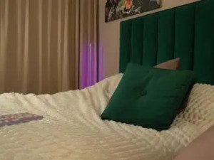 Play this uncut scene called zest_kiss, 19 years old, male