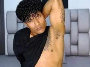 Stream this complete clip of DyllanGreen, 28 years old, brunette hair male