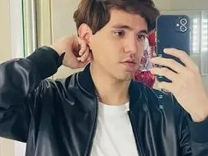 Play this hardcore movie of Matteo18_slim, brunette hair male