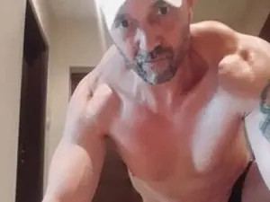 Play the uncensored movie of Fran44esko, 35 years old, brunette hair male