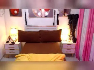 Watch this HD video titled UrQueenDommeCum, brunette hair trans