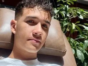 Play this uncut scene named MathewLee, 20 years old, blonde hair male