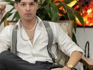 Play this complete movie of leonaloconer, 23 years old, brown hair male