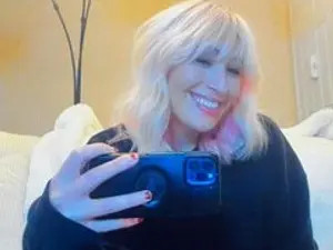 Enjoy watching HD video of xHarli, 25 years old, colored hair trans