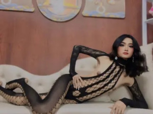 Watch the complete scene named YannahFox, 20 years old, brunette hair trans