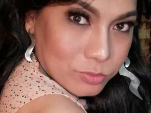 Stream the complete movie of Chanteuse, brunette hair trans