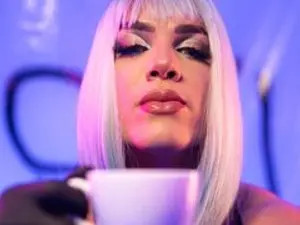 Play complete clip of Isabella_Hilton, 24 years old, blonde hair trans