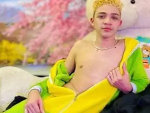 View the uncut movie named FriiendsLust, 20 years old, brunette hair male