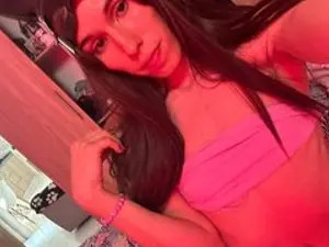 Play the uncensored scene of auraliliana, brown hair trans