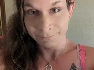 Play the uncut clip of honeylovelace, 42 years old, brown hair trans