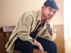 Watch uncut scene titled spiderking, brunette hair male